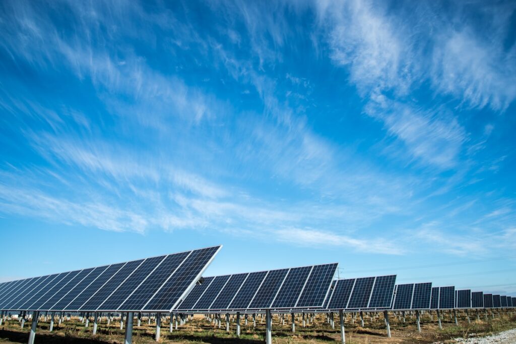Placas solares en tejado residencial — Decide Solar Lanzarote