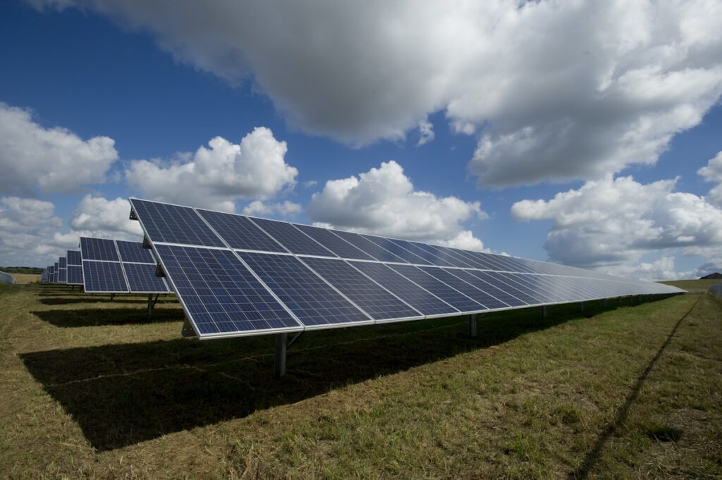Sistema de almacenamiento de energía solar con batería — Decide Solar